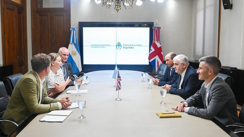 Vilella recibió a la embajadora británica en la Argentina Kirsty Hayes