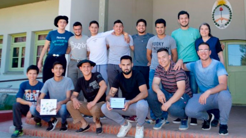 Una escuela agrotécnica de La Pampa creó un jugo a partir de lactosuero