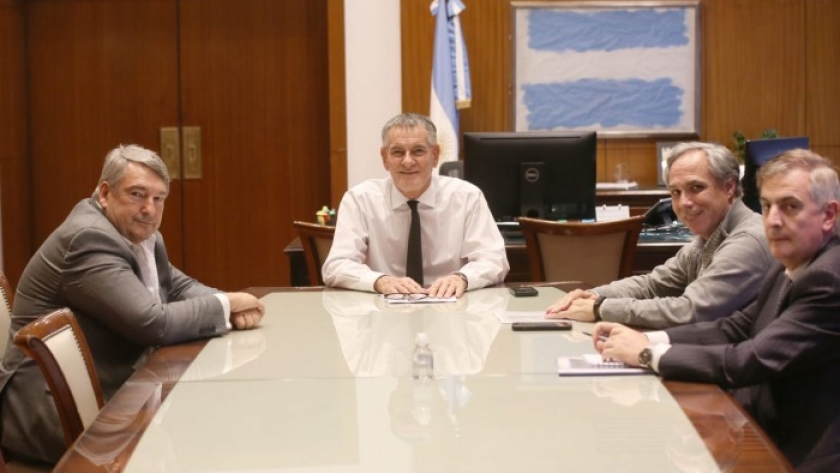 Reunión con Carlos Castagneto para intensificar la fiscalización en camiones