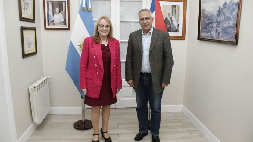 Alicia recibió al embajador de Cuba en Casa de Gobierno