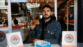 Burger Kid puso a prueba cinco hamburguesas de supermercado y consagró a Swift como la ganadora