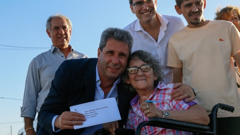 El gobernador Uñac entregó 166 viviendas del barrio “El Laurel”, en Rawson