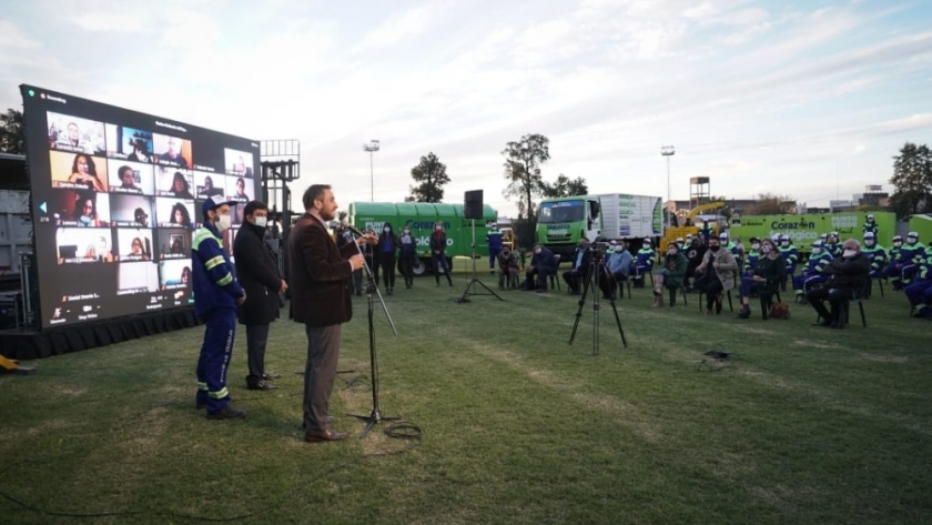 El Ministerio de Ambiente entregó maquinaria para la gestión de residuos sólidos urbanos en La Matanza