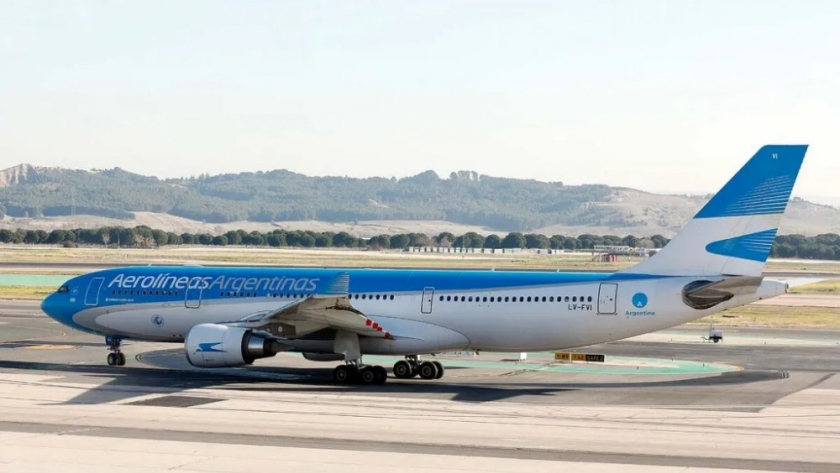 Aerolíneas  Argentinas completa su primer vuelo con Biocombustible : un hito que resalta la necesidad de un mayor compromiso político.