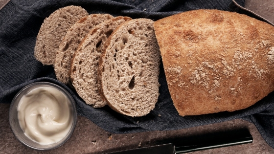 <Cómo preparar masa madre y descubrir el arte de un pan saludable y artesanal