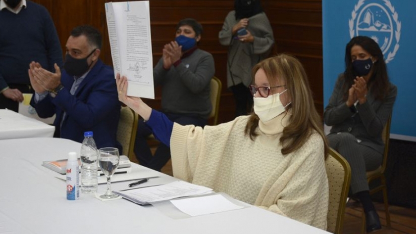 El Gobierno firmó un convenio para ampliación del Parque Provincial Cueva de la Manos