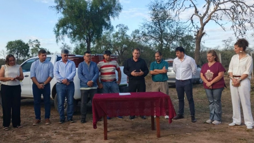 La cooperativa “Los Meleros” recibió un vehículo para fortalecer su producción apícola