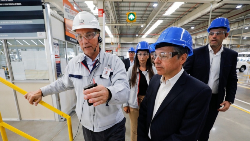 El ministro Giuliano recorrió la planta de Toyota en Zárate: “Estamos avanzando en la intermodalidad y posicionando lo ambiental como un eje central