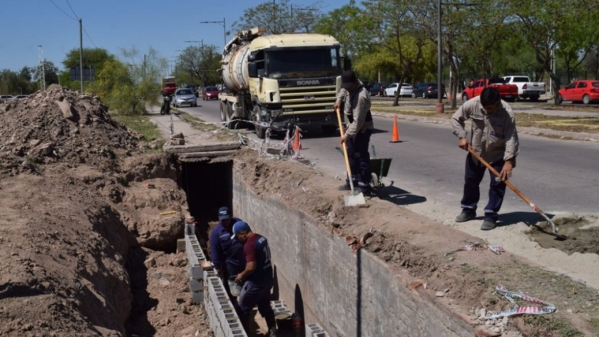 Mantenimiento de desagües pluviales en la zona sur