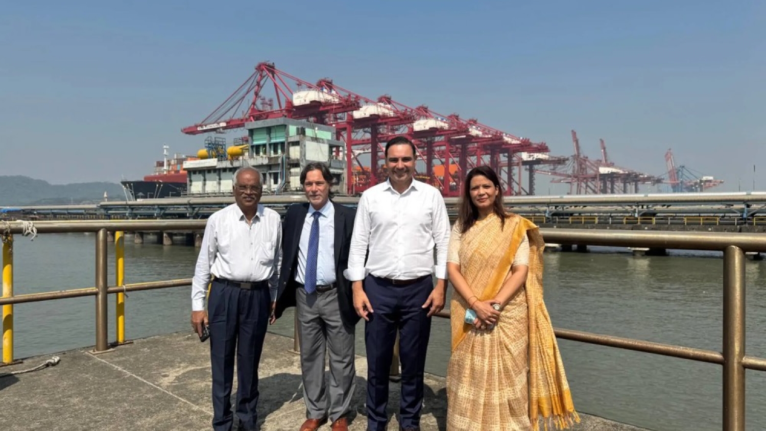 Valdés visitó el puerto de Mumbai y acordó avanzar en un convenio de cooperación con India