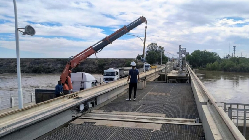 Mantenimiento estratégico en el Puente Dique “Punto Unido” para asegurar el funcionamiento del sistema hídrico regional