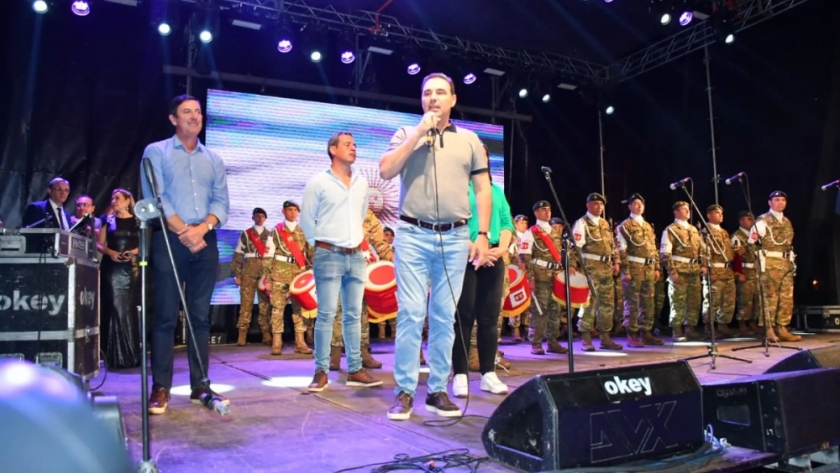 Con gran marco de público, Valdés participó del Festival del Libertador en Yapeyú