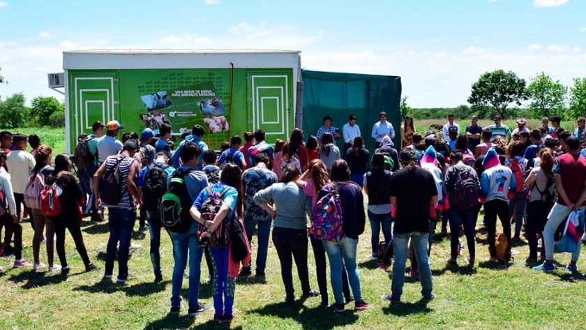Otorgan sala de faena móvil a escuela agrotécnica entrerriana
