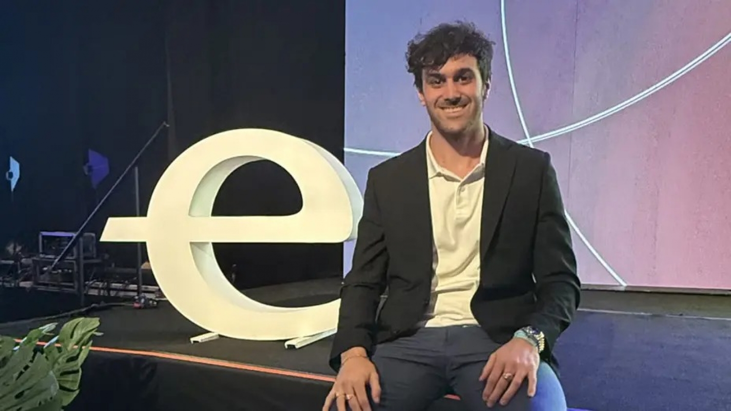 Creó una app con inteligencia artificial que automatiza la gestión de comercios