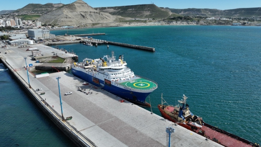 Buque sismográfico y el remolcador “Atlantic Dama” cumplieron escala operativa en el Puerto de Comodoro Rivadavia