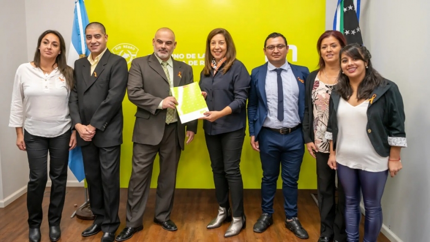 Carreras entregó personerías jurídicas a instituciones civiles de Viedma