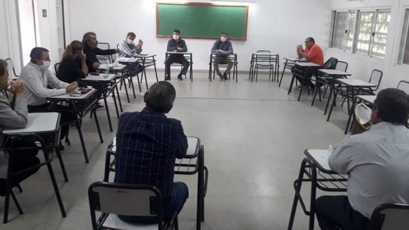 Coordinan reforzar normas sanitarias en el transporte