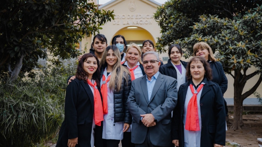 Raúl visitó la Escuela de “La Quebrada”