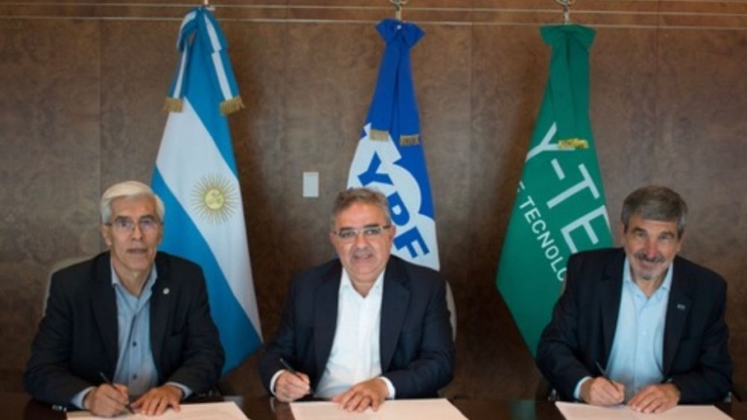 Acuerdo entre Catamarca e YPF para consolidar la investigación e industrialización del Litio