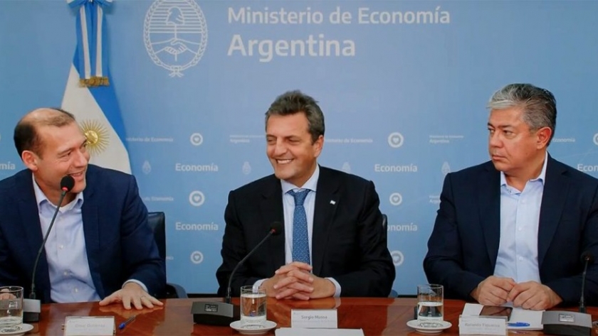 Massa, Gutiérrez y Figueroa firmaron convenio para realizar la obra de gas en la meseta de Añelo, Neuquén