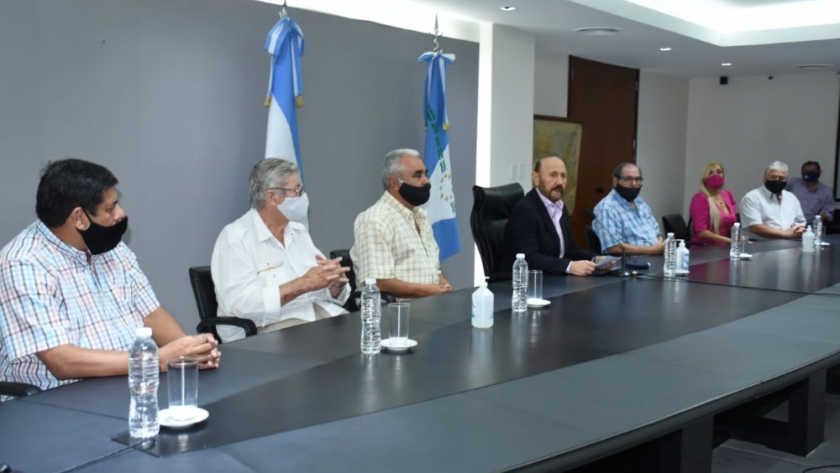 El gobernador Insfrán anunció aumento de 5% a estatales activos y pasivos