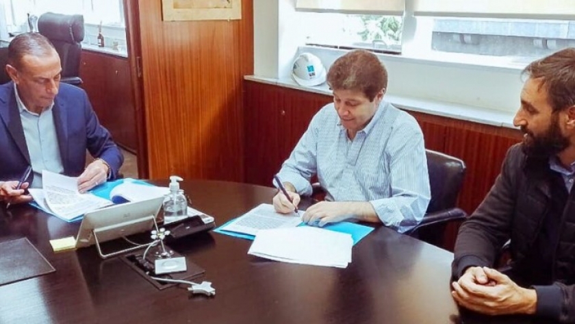 El Gobernador firmó un acta para la construcción de carriles de adelantamiento en la ruta 3