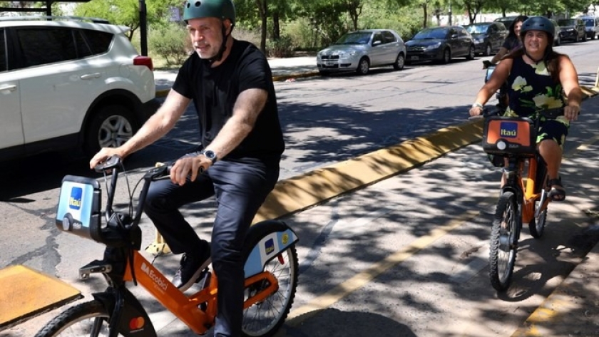 Rodríguez Larreta realizó un recorrido de la ciudad en bicicleta