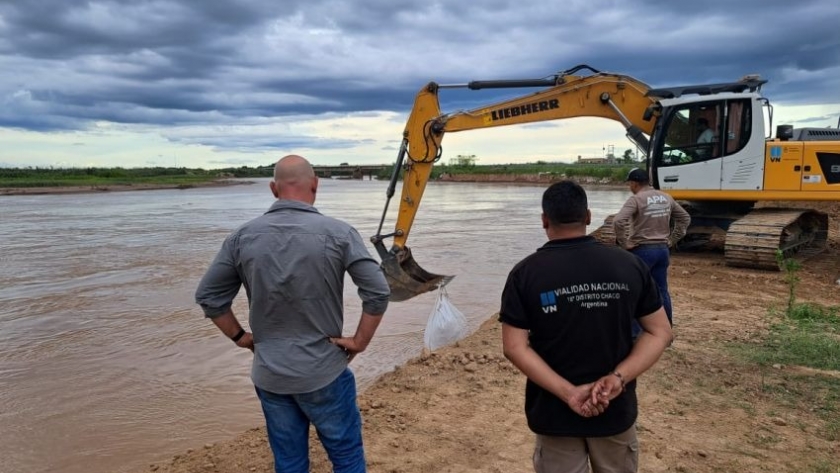 Río Bermejo: la Apa y vialidad provincial y nacional trabajan en puerto lavalle para detener la erosión de las costas