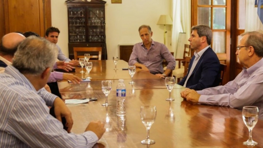 Integrantes de la Cámara de Comercio fueron recibidos por el gobernador Uñac