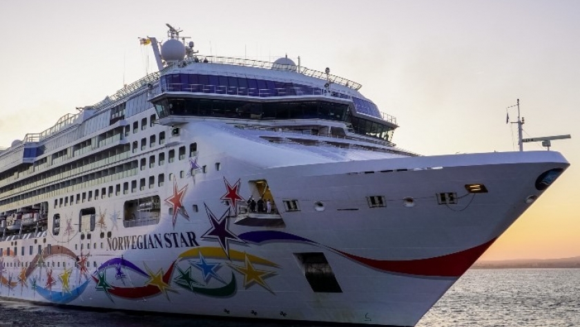 Temporada de Cruceros: Amarró el Norwegian Star en el Muelle Luis Piedra Buena