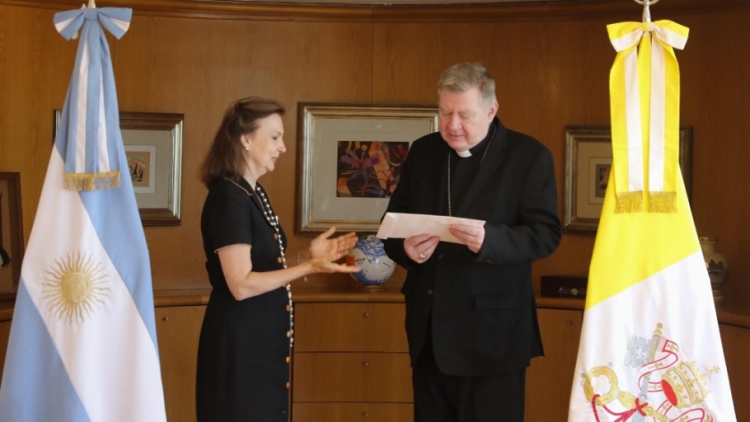 Mondino recibió al Nuncio Apostólico y Decano del Cuerpo Diplomático