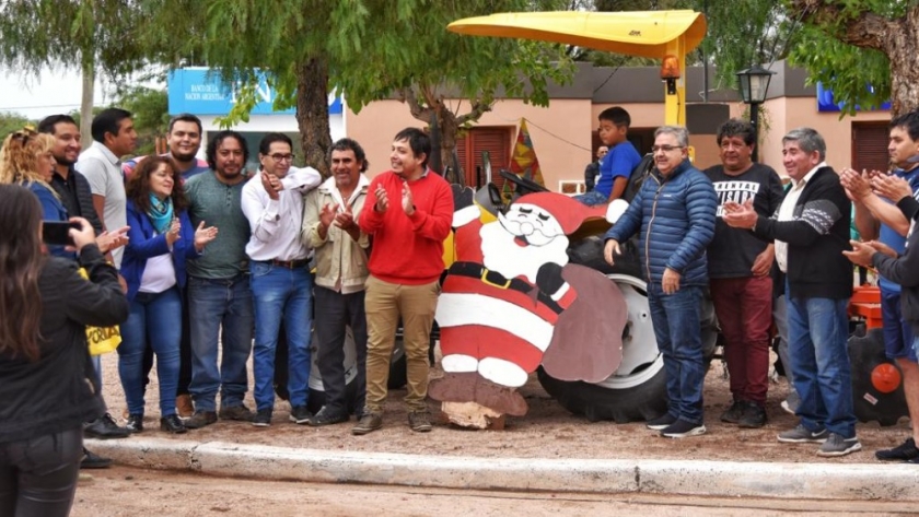 En Navidad, productores de Salado recibieron un tractor para el trabajo de la tierra