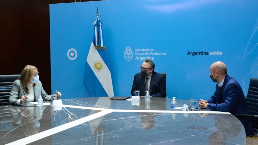 Kulfas y Alicia Kirchner destinarán $20 millones para mejorar la productividad de PyMEs y fomentar la creación de empleo en Santa Cruz
