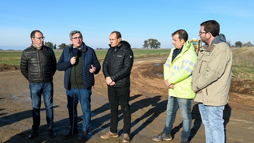 El ministro Javier Rodríguez inauguró obras de Caminos Rurales en Carlos Casares