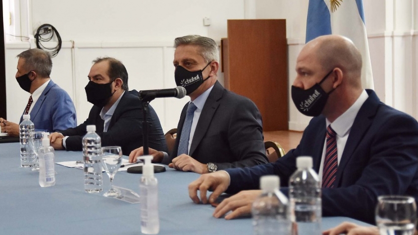 Arcioni encabezó una reunión ampliada de gabinete y solicitó un plan de sostenibilidad a cada organismo