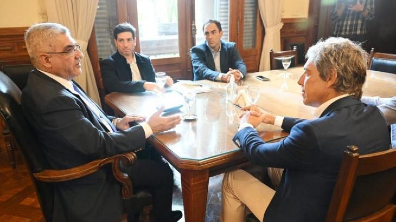 Tucumán busca consolidar su liderazgo azucarero tras una reunión clave entre el Gobierno provincial y empresarios del sector