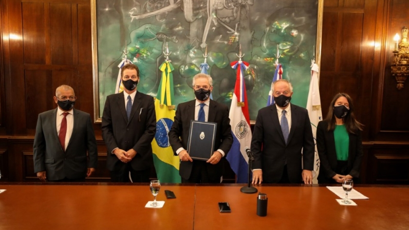 Solá lanzó la Red Regional de Mediadoras del Cono Sur