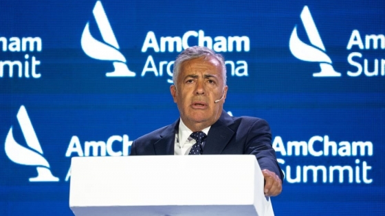 Cornejo destacó la previsibilidad de Mendoza en AmCham