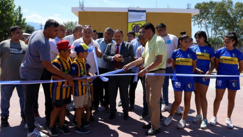 El gobernador Quintela apoya el crecimiento de los clubes y la actividad deportiva