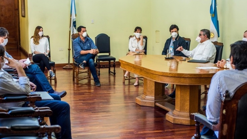 Raúl recibió al sector privado para coordinar líneas de crédito, medidas para el transporte y evaluar impuestos
