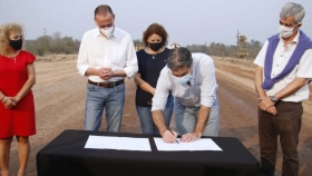 Reparación histórica: Capitanich firmó el convenio para la pavimentación del primer tramo de las rutas en el impenetrable chaqueño