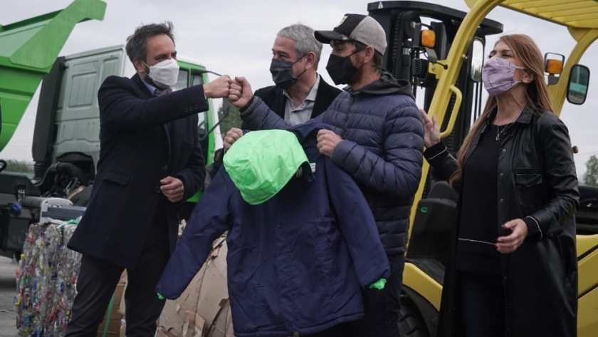 En el Día Mundial del Reciclaje, Cabandié y Ferraresi encabezaron un acto de entrega de maquinaria en Avellaneda