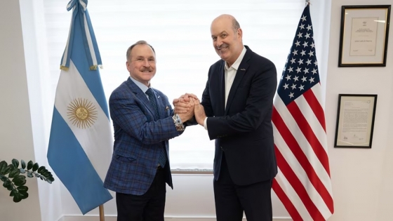 Estados Unidos volvió a respaldar las reformas de Milei tras una reunión clave entre Sturzenegger y el embajador Lamelas