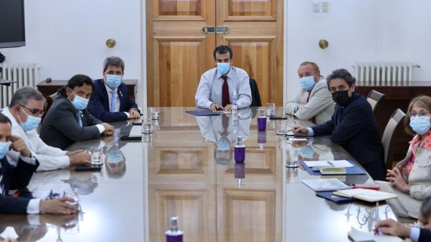 Quintela se reunió con el Ministro del Interior de Chile e intendentes chilenos