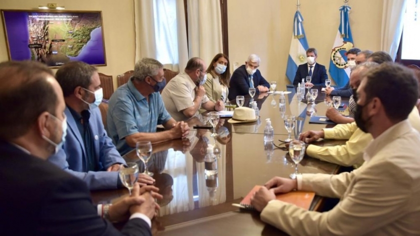 Uñac y el ministro Domínguez recibieron a viñateros de San Juan y Mendoza