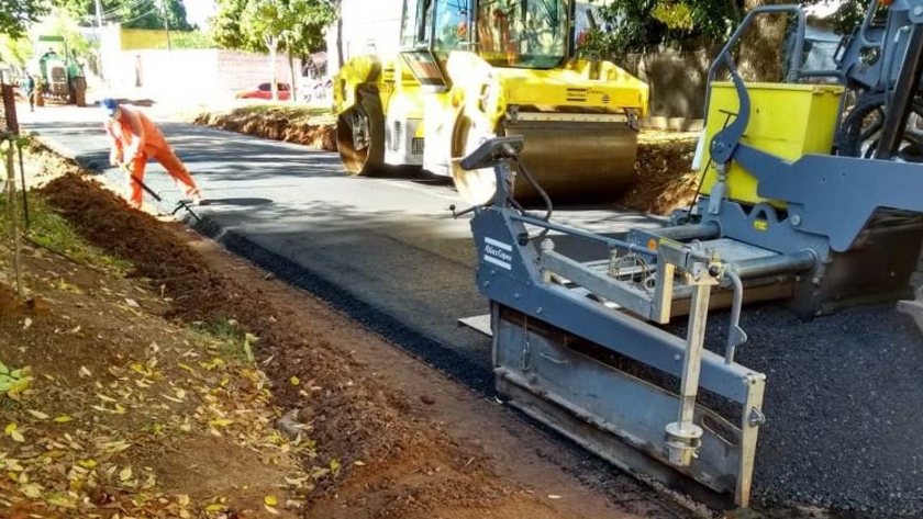 La Provincia comenzó el asfaltado de calles en los barrios Santa Teresita y Unión de Bella Vista