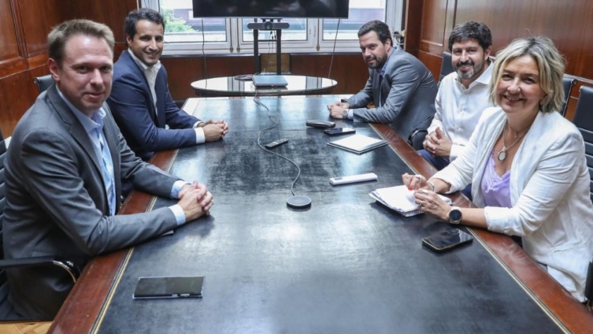 El ministro Caria se reunió con el equipo de Industria y Comercio nacional