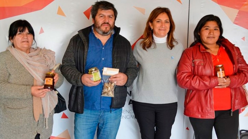 Neuquén presentó la marca "Pilares de la chacra"
