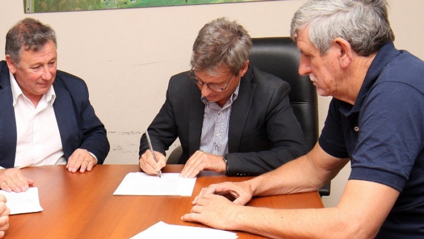 Se firmó el contrato de inicio de obra para la nueva terminal de ómnibus en El Pingo