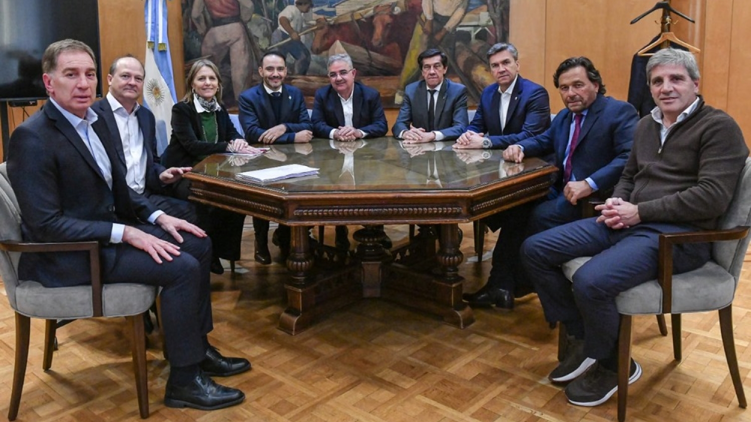 Luis Caputo impulsa un nuevo esquema de subsidios energéticos